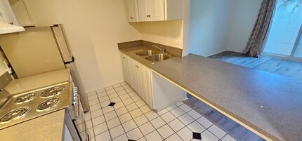 206 N Beverly Park in Los Angeles, CA - Building Photo - Building Photo