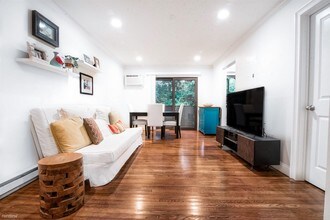 8 Oakwood Ave in Norwalk, CT - Building Photo - Building Photo