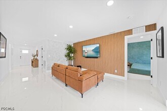 2112 NE 1st Ave in Cape Coral, FL - Foto de edificio - Building Photo