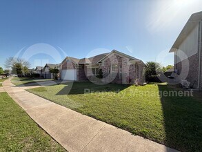 6717 Smallwood Dr in Arlington, TX - Building Photo - Building Photo