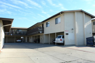 Laurelwood Apartments in Salinas, CA - Building Photo - Building Photo