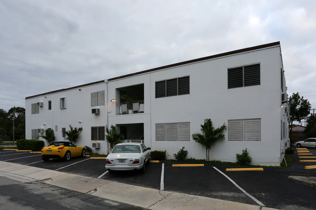 702 N Federal Hwy in Lake Worth, FL - Building Photo