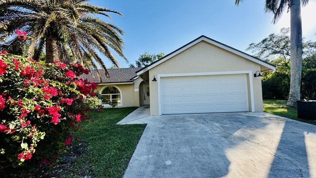 12816 67th St N in West Palm Beach, FL - Foto de edificio - Building Photo