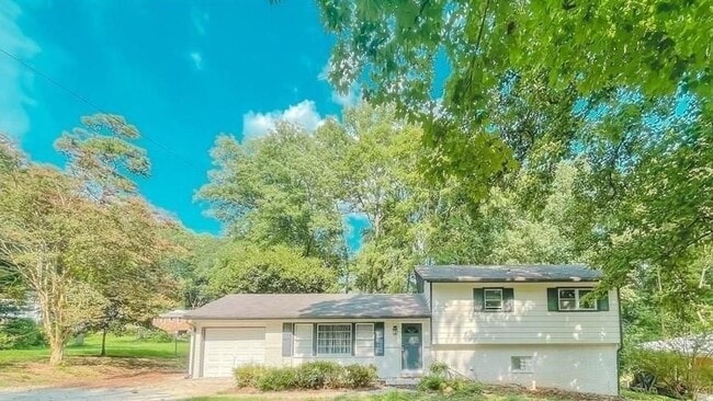 property at 3749 Pin Oak Cir