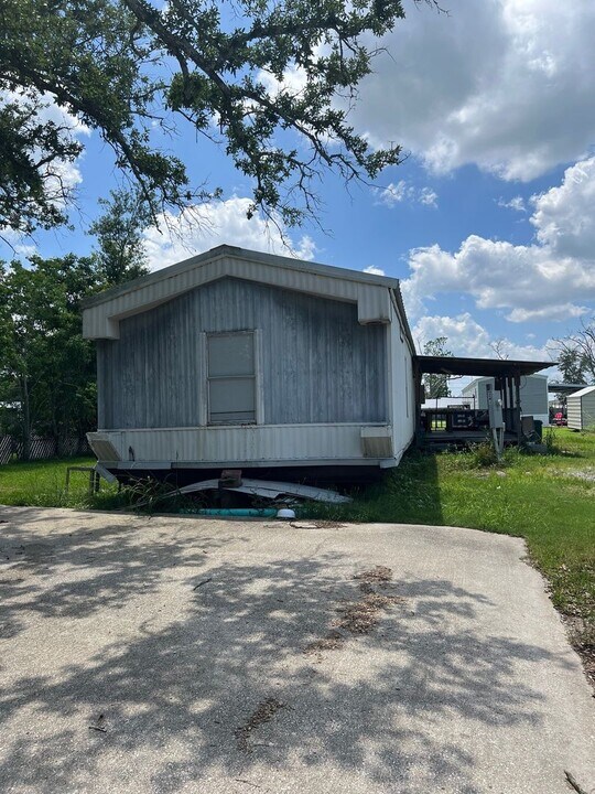 241 Savoy Rd in Sulphur, LA - Building Photo