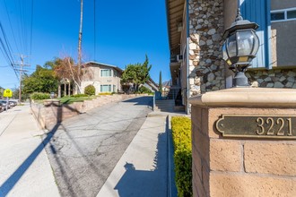 3221 Altura Ave in La Crescenta, CA - Building Photo - Building Photo