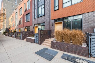 Navy Green Townhouses in Brooklyn, NY - Foto de edificio - Building Photo