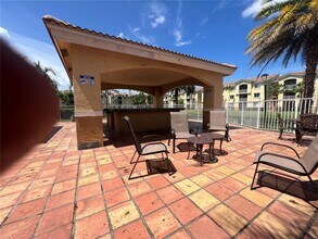 2600 S University Dr, Unit 311 in Davie, FL - Building Photo - Building Photo