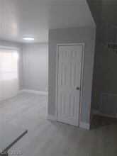 5228 Garden Ln in Las Vegas, NV - Foto de edificio - Building Photo