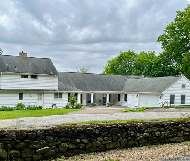 property at 11 Wordins Ln