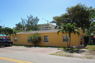 301 S Ocean Blvd in Pompano Beach, FL - Building Photo - Building Photo