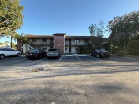 6031 Shakerwood Cir, Unit 201 in Tamarac, FL - Building Photo