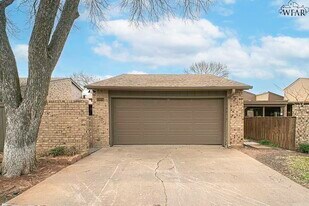 2824 Mill Valley Dr in Wichita Falls, TX - Building Photo