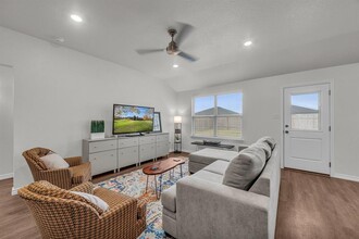 104 Memita Rd in Jarrell, TX - Building Photo - Building Photo