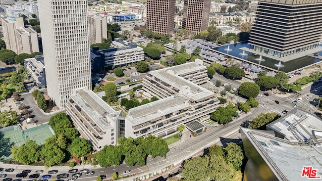 property at 121 S Hope St