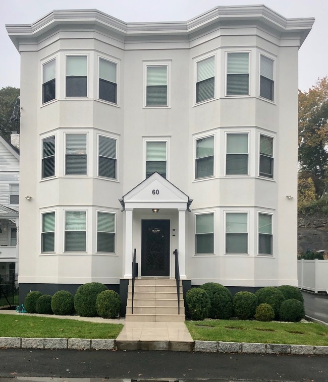 60 Oak Ridge St in Greenwich, CT - Building Photo - Building Photo