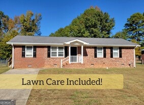 304 E Broad St in Winder, GA - Building Photo