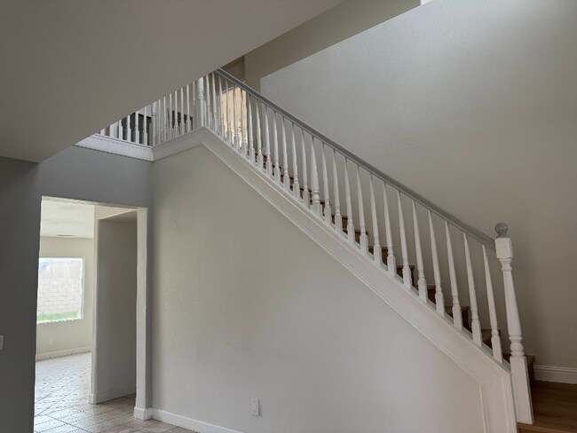 3048 San Luis Dr in Lancaster, CA - Foto de edificio - Building Photo