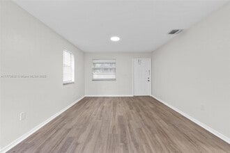 5637 Taft St in Hollywood, FL - Building Photo - Building Photo