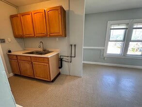 114 Russell St in Waterbury, CT - Building Photo - Building Photo