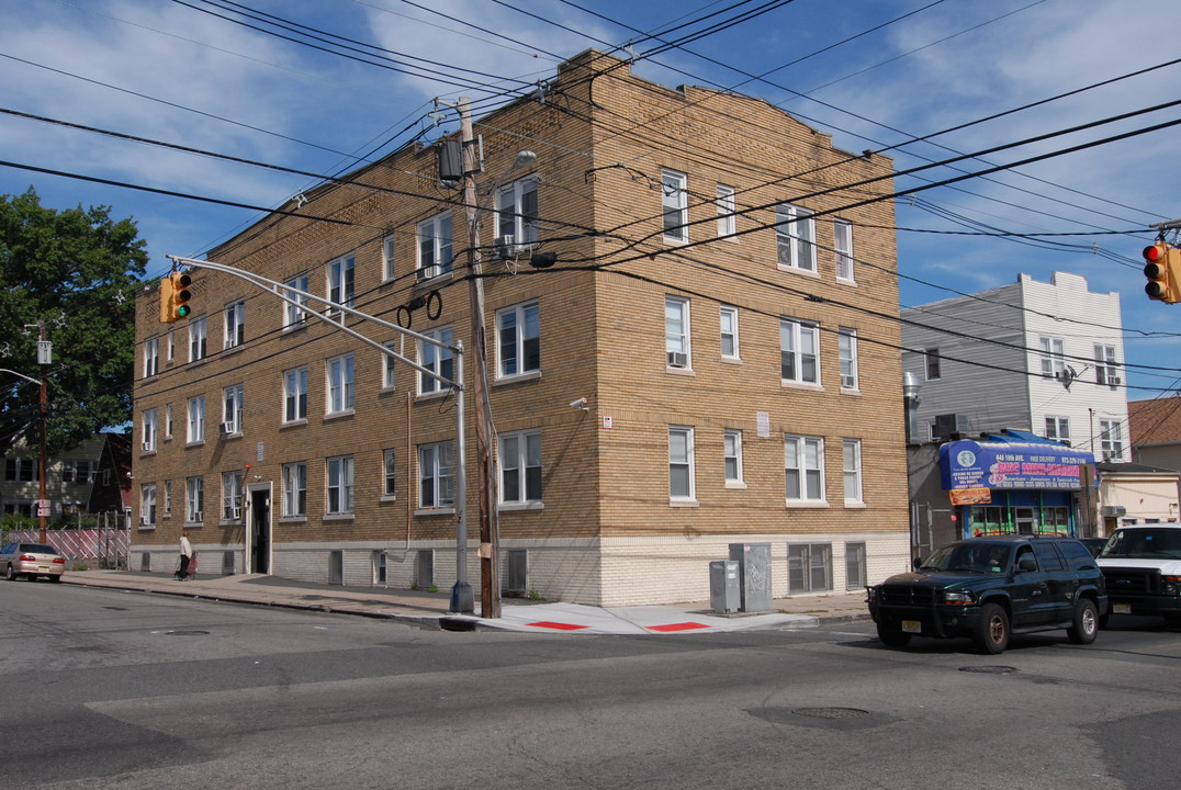 The Redwood in Paterson, NJ - Building Photo