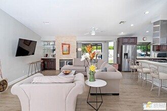 2342 N San Gorgonio Rd in Palm Springs, CA - Building Photo - Building Photo