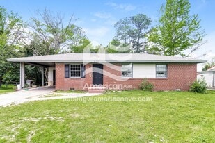 211 Stevens St in Warner Robins, GA - Building Photo