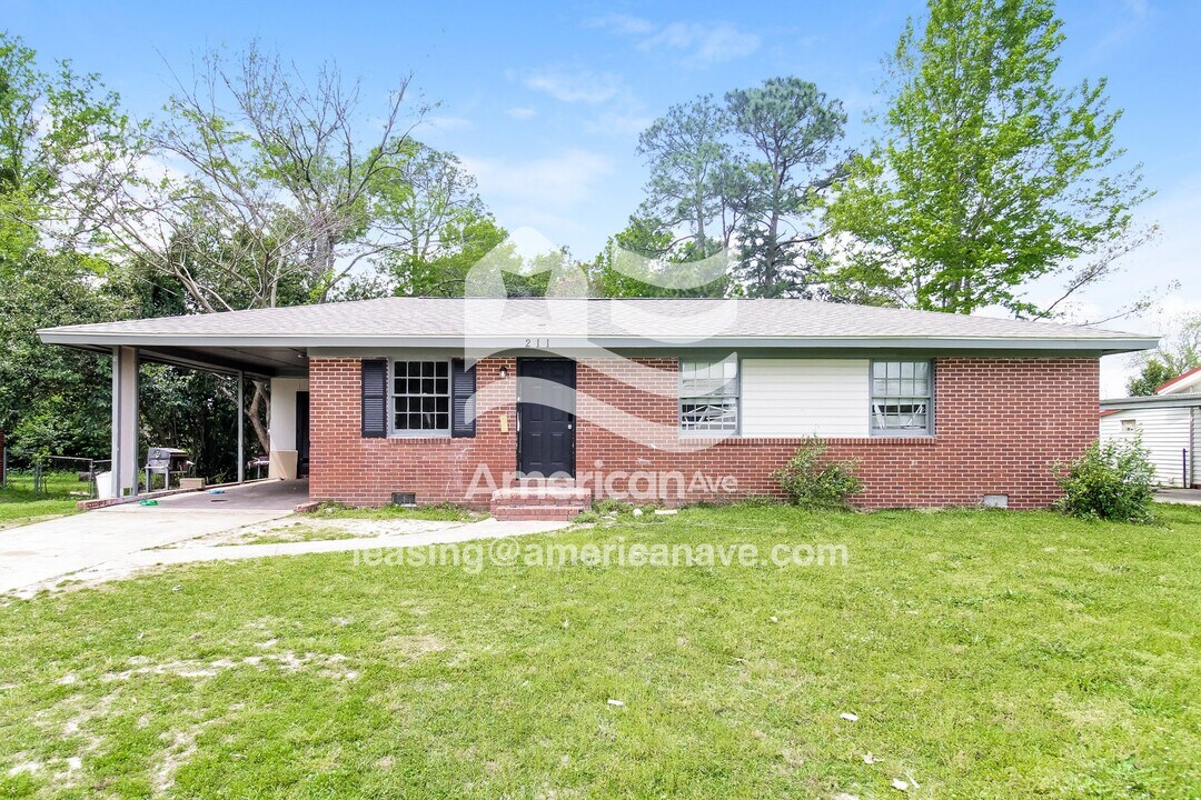 211 Stevens St in Warner Robins, GA - Building Photo