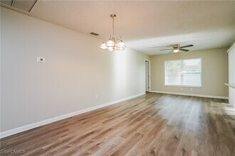 713 SE 35th St in Cape Coral, FL - Foto de edificio - Building Photo