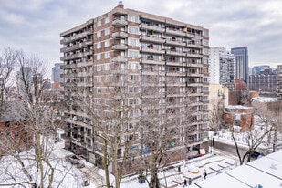 Le Saint-Urbain in Montréal, QC - Building Photo