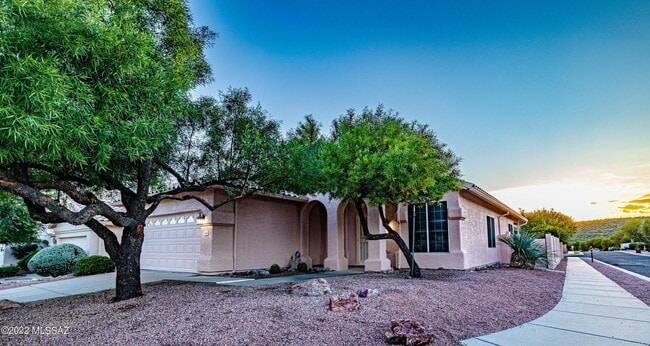 property at 5225 N Windriver Pl