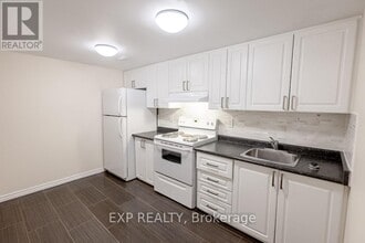 196 Old Colony Rd in Ottawa, ON - Building Photo - Building Photo