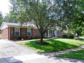 1019 Parkwatch Dr in Ballwin, MO - Building Photo - Building Photo