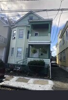 454 E 36th St, Unit Estudio in Paterson, NJ - Building Photo