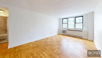 435 E 79th St in New York, NY - Building Photo