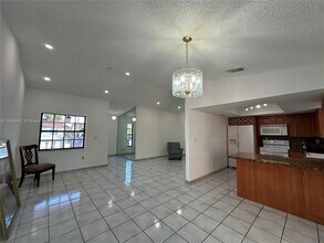 10075 NW 129th Terrace in Hialeah Gardens, FL - Building Photo - Building Photo