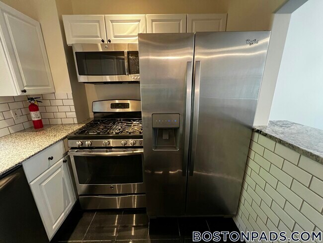 31 Queensberry St in Boston, MA - Building Photo - Building Photo