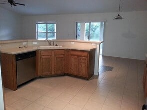 4017 SW Kallen St in Port St. Lucie, FL - Foto de edificio - Building Photo