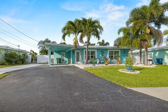 1741 NW 39th St in Oakland Park, FL - Building Photo - Building Photo