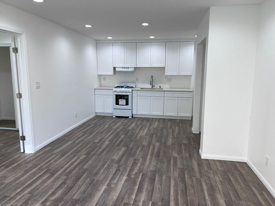 2458 Chestnut Ave-Unit -2458 Chestnut Ave Unit in Long Beach, CA - Building Photo