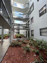 1720 N Congress Ave in West Palm Beach, FL - Foto de edificio - Building Photo