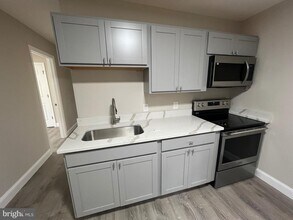 6951 Weymouth Rd in Hamilton, NJ - Building Photo - Building Photo