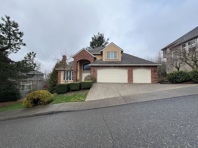 8223 NW Hazeltine St in Portland, OR - Foto de edificio - Building Photo