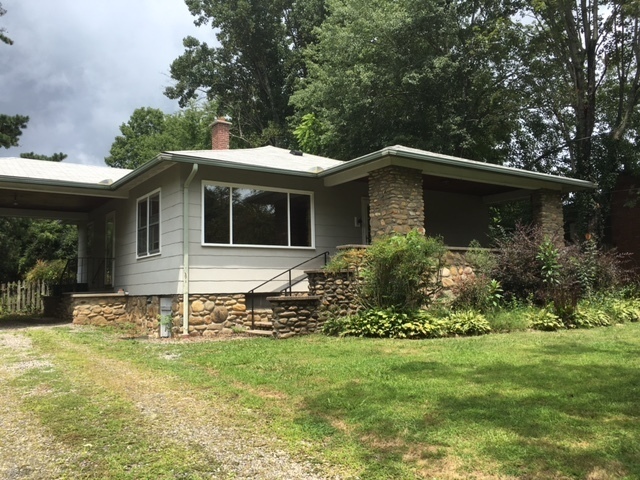 102 Orchard St in Black Mountain, NC - Building Photo