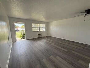 341 Silver Beach Rd in Riviera Beach, FL - Building Photo - Building Photo