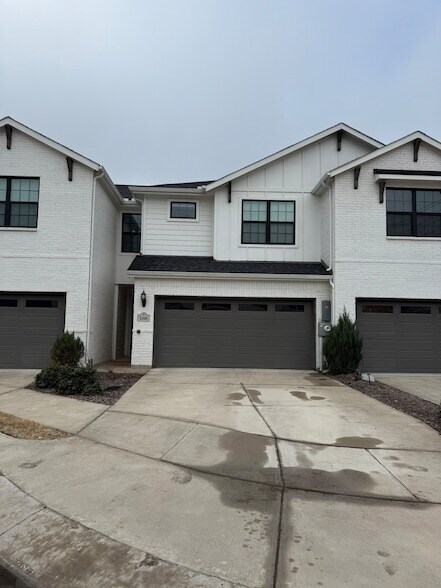1108 Bowie Dr in Lewisville, TX - Foto de edificio