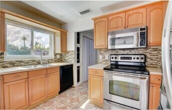 965 Orchid Dr in Royal Palm Beach, FL - Building Photo - Building Photo