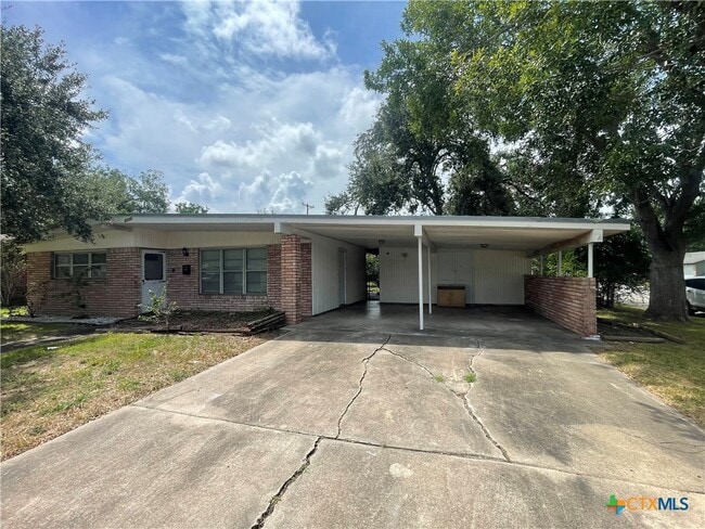 property at 3001 Hummingbird Ln