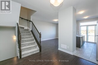 1015 Speedvale Ct in Ottawa, ON - Building Photo - Building Photo