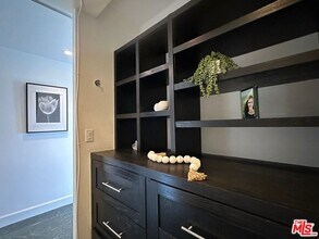 999 N Doheny Dr in West Hollywood, CA - Foto de edificio - Building Photo